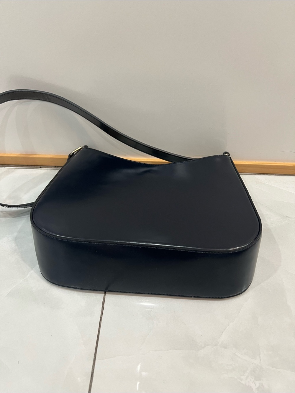 L'INTERVALLE Black Patent Shoulder Bag - Picture 6 of 6